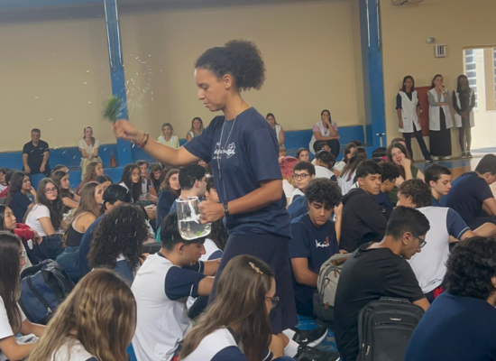 Ben��o das mochilas Col�gio Passionista Santa Maria