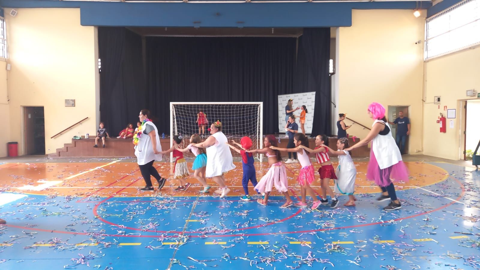 Carnaval alunos da Educao Infantil e Ensino Fundamental I Colgio Passionista Santa Maria