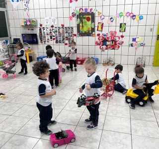 Maternal (Junho) - Brinquedos com roda - Colégio Passionista Santa Maria